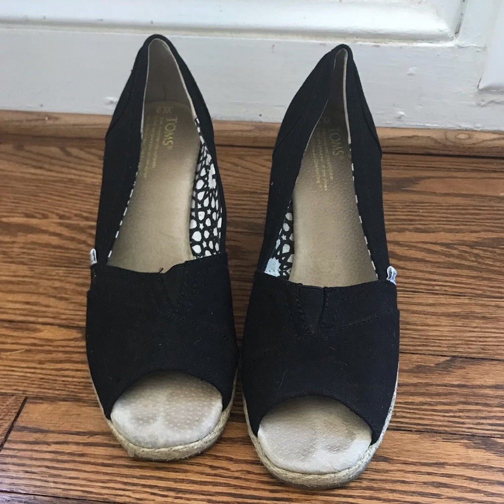 Tom’s Black Wedges